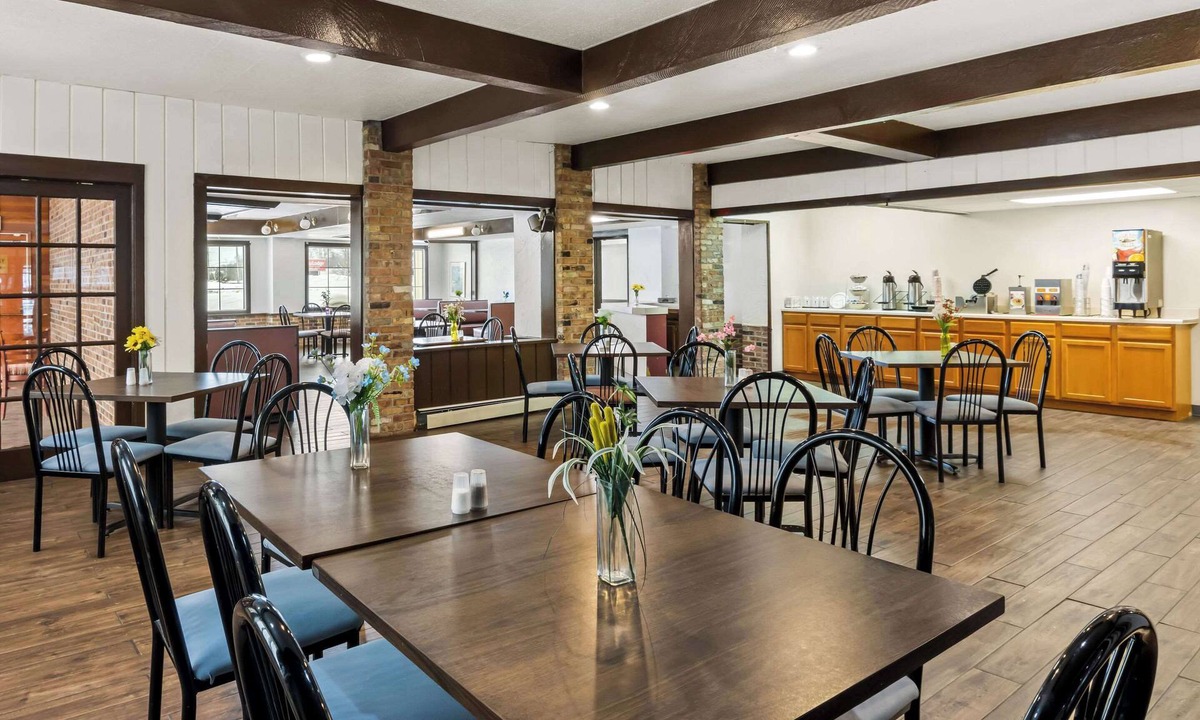 Manistee Hotel | Econo Lodge Manistee
