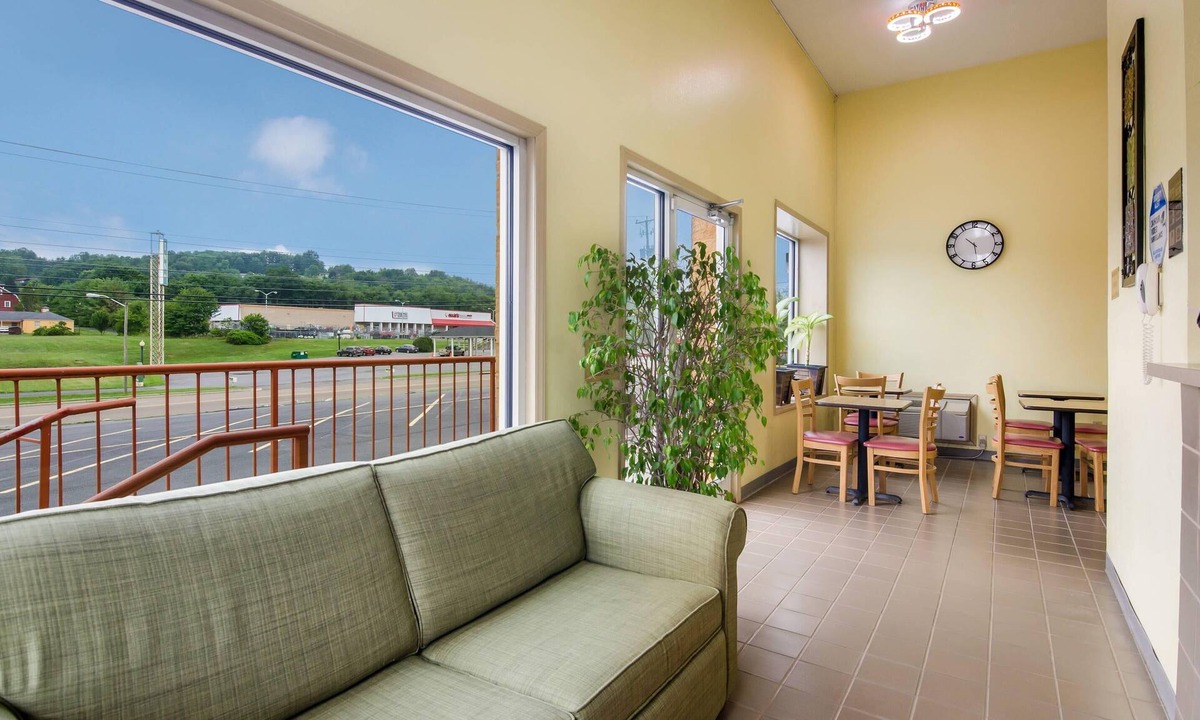 Marion Hotel | Econo Lodge Marion I-81