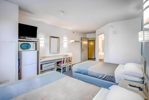 Menomonie Cabin | Econo Lodge Menomonie