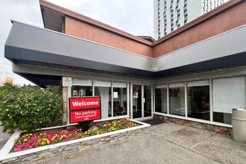 Banff Trail Cabin | Econo Lodge Motel Village