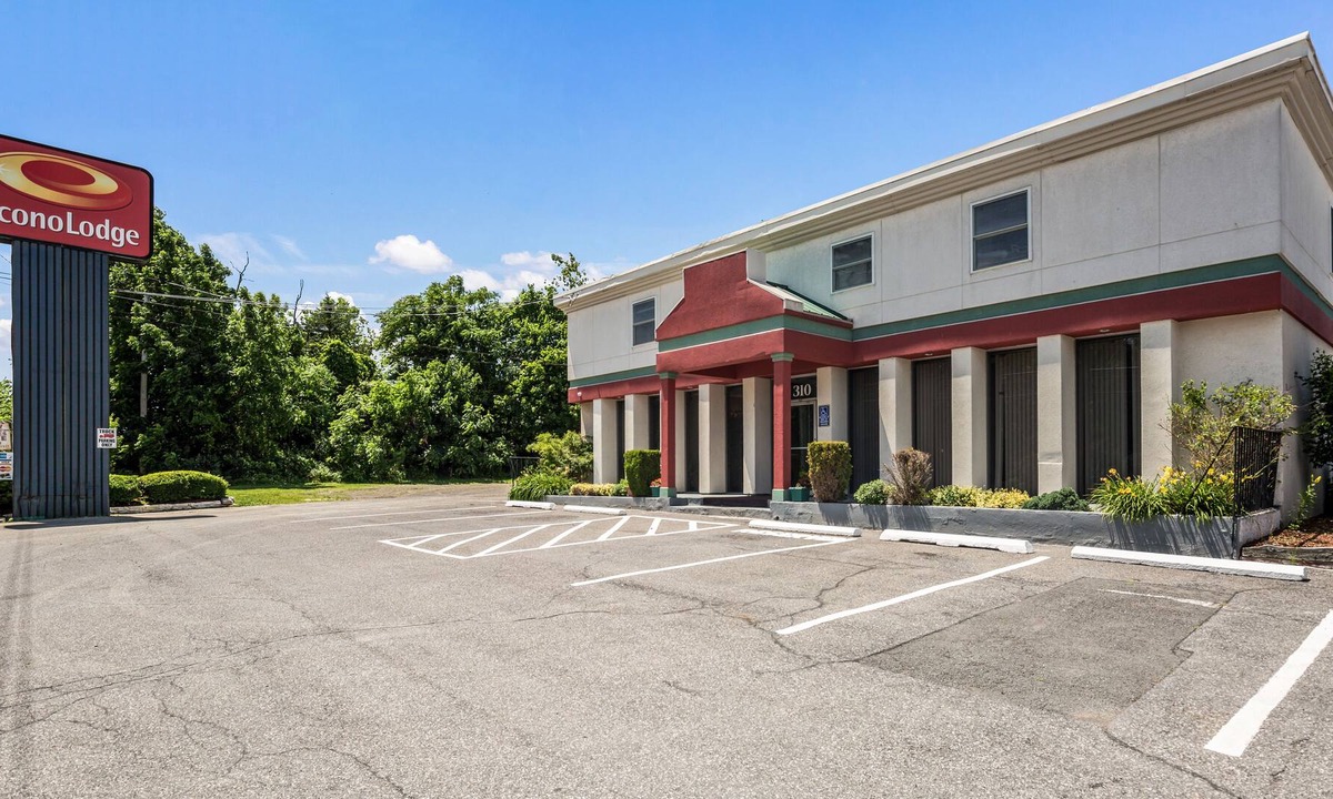 Vails Gate Hotel | Econo Lodge Near Stewart Inter