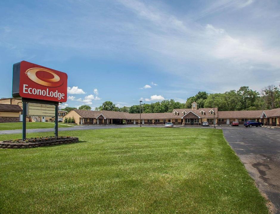 Newton Cabin | Econo Lodge Newton