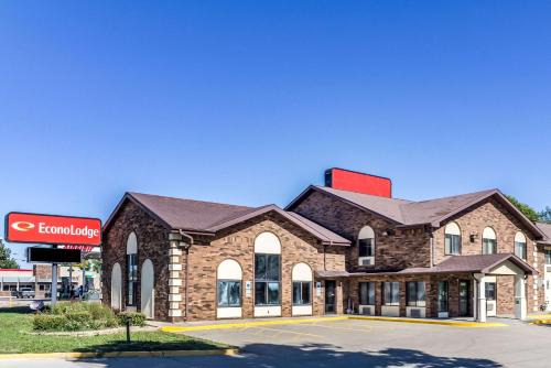 Renner Cabin | Econo Lodge Sioux Falls North