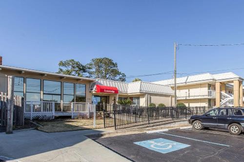 Thomasville Cabin | Econo Lodge Thomasville