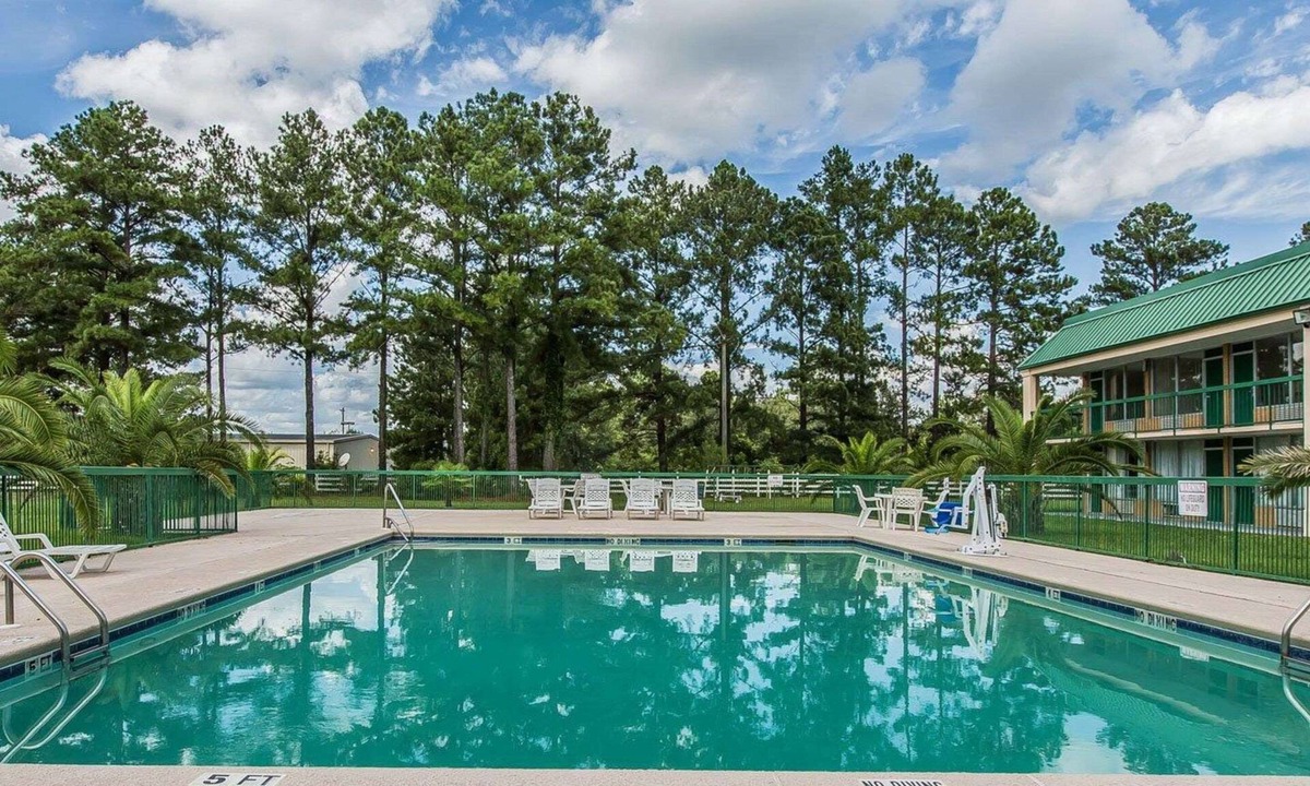 Douglas Hotel | Econo Lodge