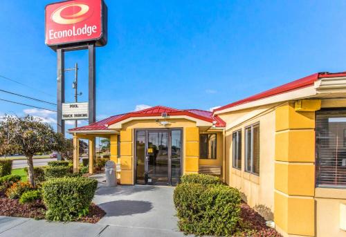 Norwalk Cabin | Econo Lodge