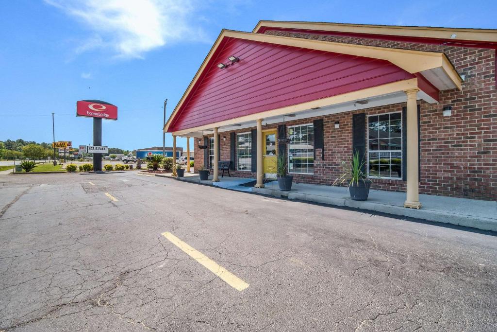 Santee Cabin | Econo Lodge
