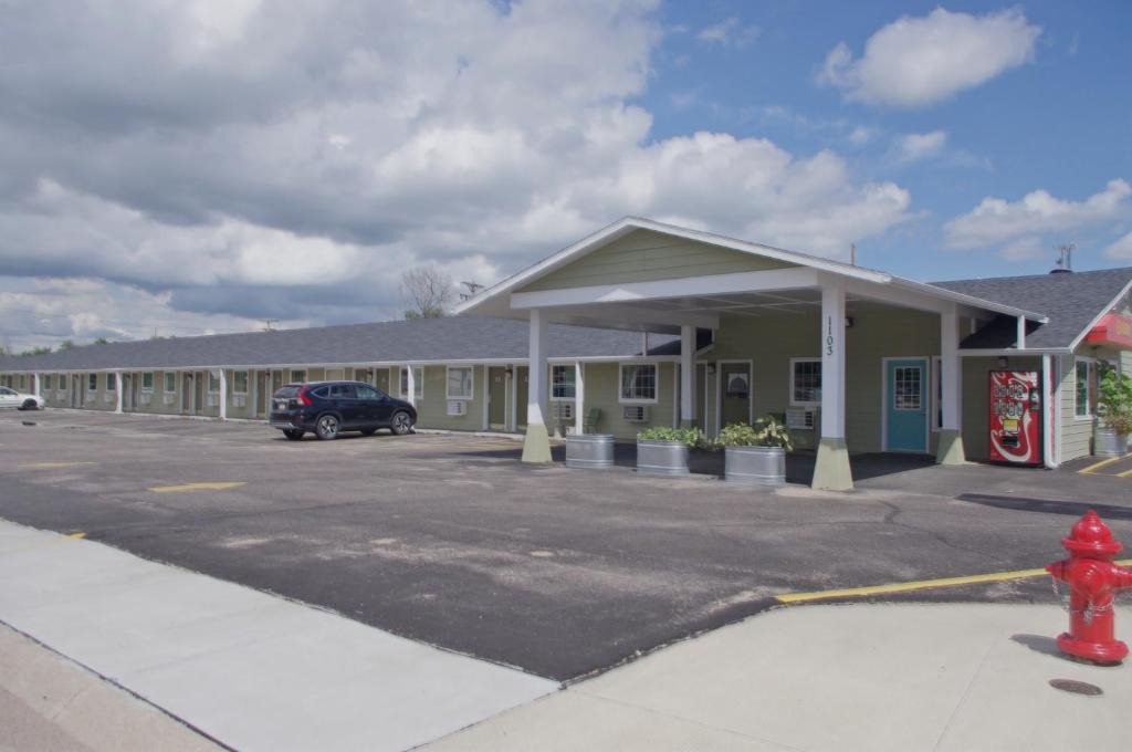 McCook Hotel | Economy Inn McCook