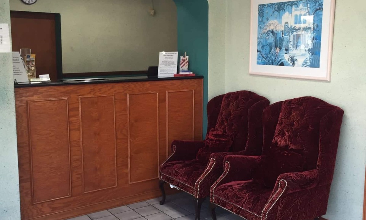 Dillon Hotel | Economy Inn