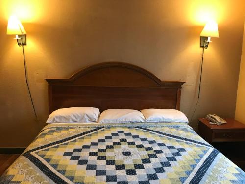 Fort Wayne Hotel | Economy Inn