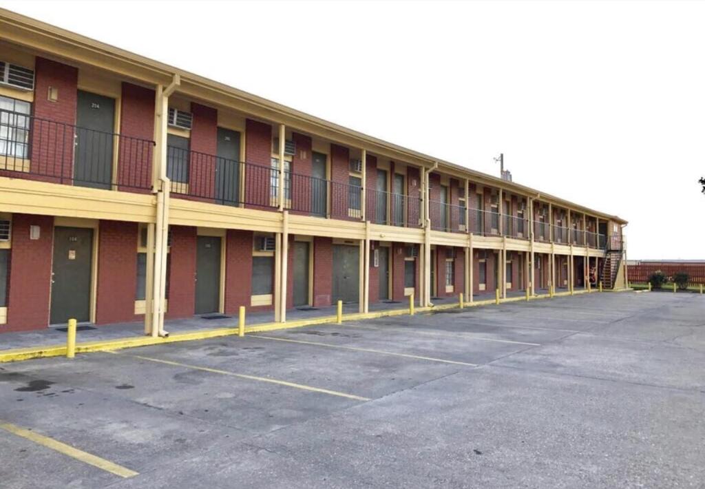 Bayou Cane Hotel | Economy Inn