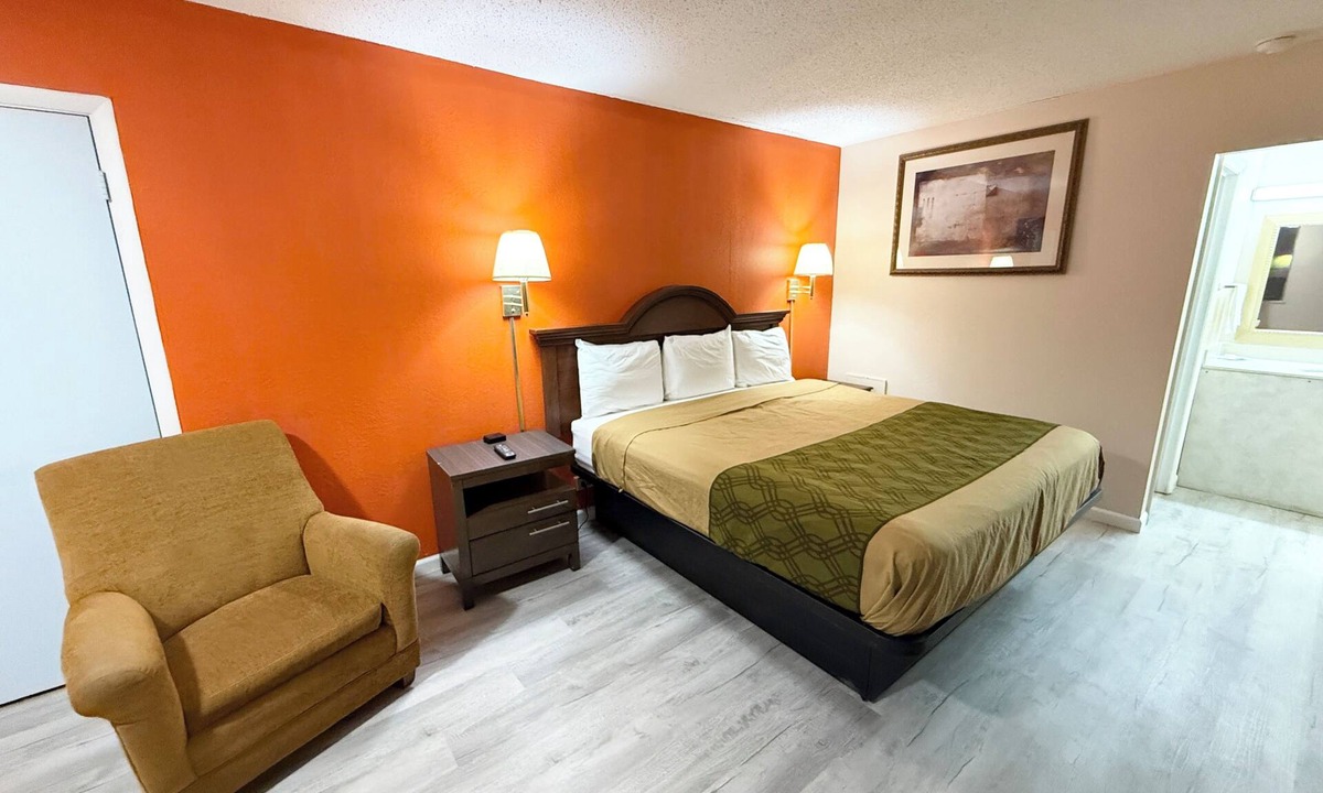 St. James Hotel | Economy Inn