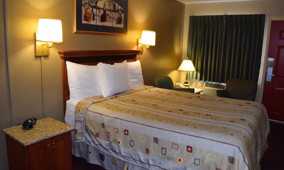 Taylorville Hotel | Economy Inn