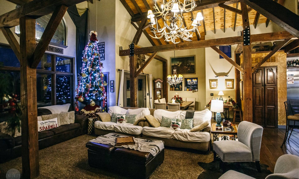 Drexel House | Ecotouristic 4500Sf Lodge 2000sf Indoor pool - ITLUXURYSTAYS sleeps up to 49.