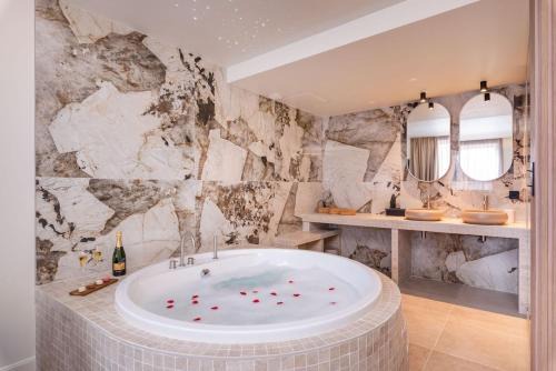 Villette Gare Apartment | Ecrin Romantique, Suite d'exception avec balnéo