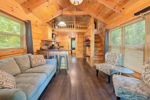 Lookout Valley Neighborhood Association House | Eden Cabin Forested Tiny Home On Lookout Mtn