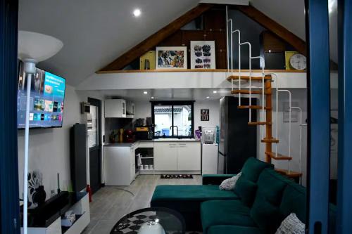 Saint-Pierre-Canivet House | Eden House