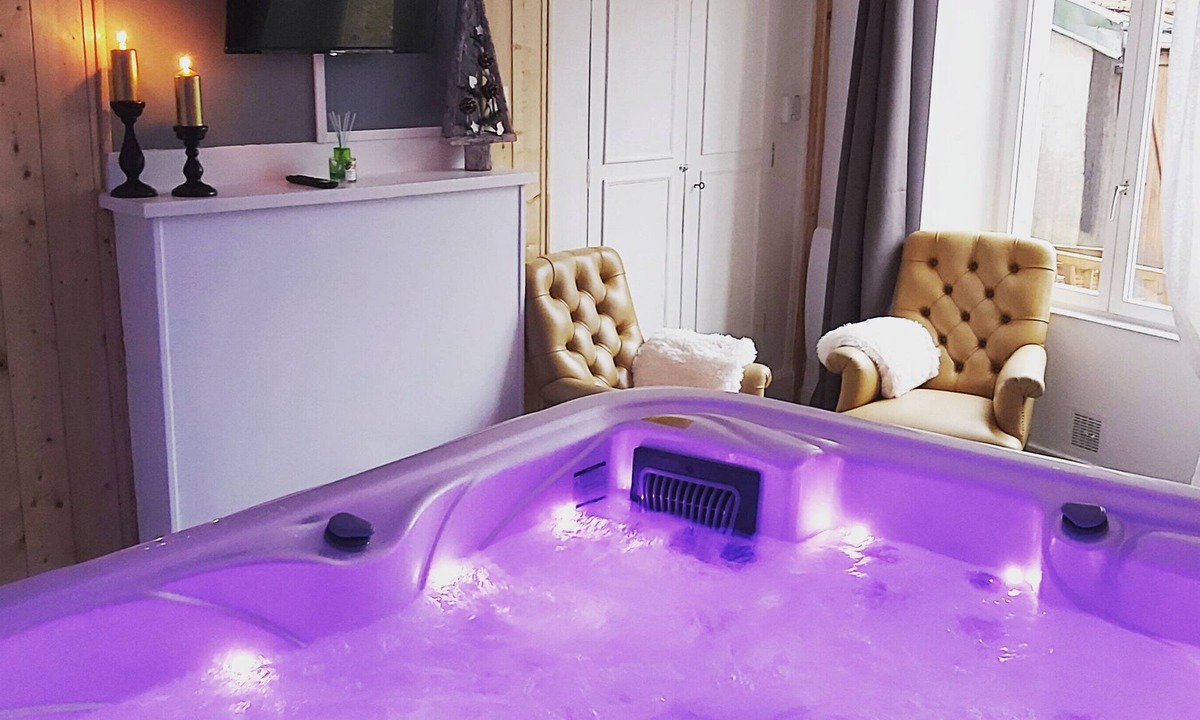 Chaumont House | EDEN Jacuzzi private suite