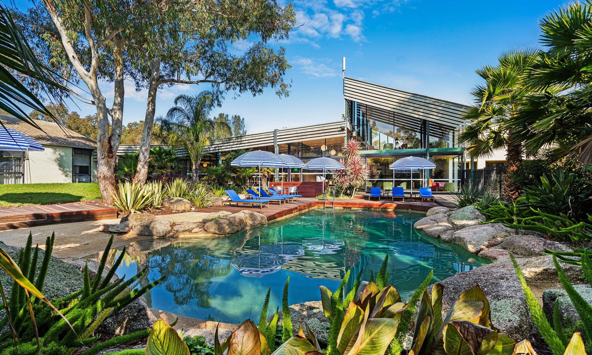 East Geelong Hotel | Eden Oak Geelong