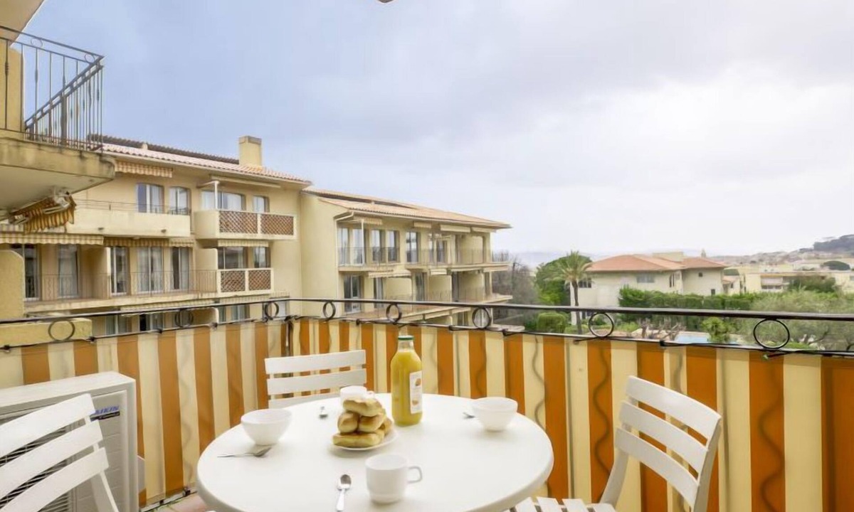 Saint-Tropez Apartment | Eden Parc by Interhome