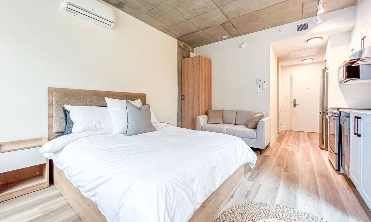 Plateau Mont Royal Apartment | Éden Studio | Intimate with private Terrace