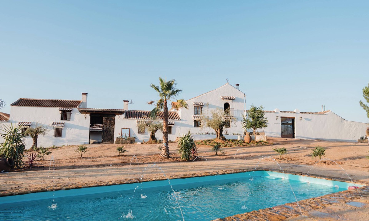 Mora Hotel | EDENNIA EL CIELO EN LA TIERRA