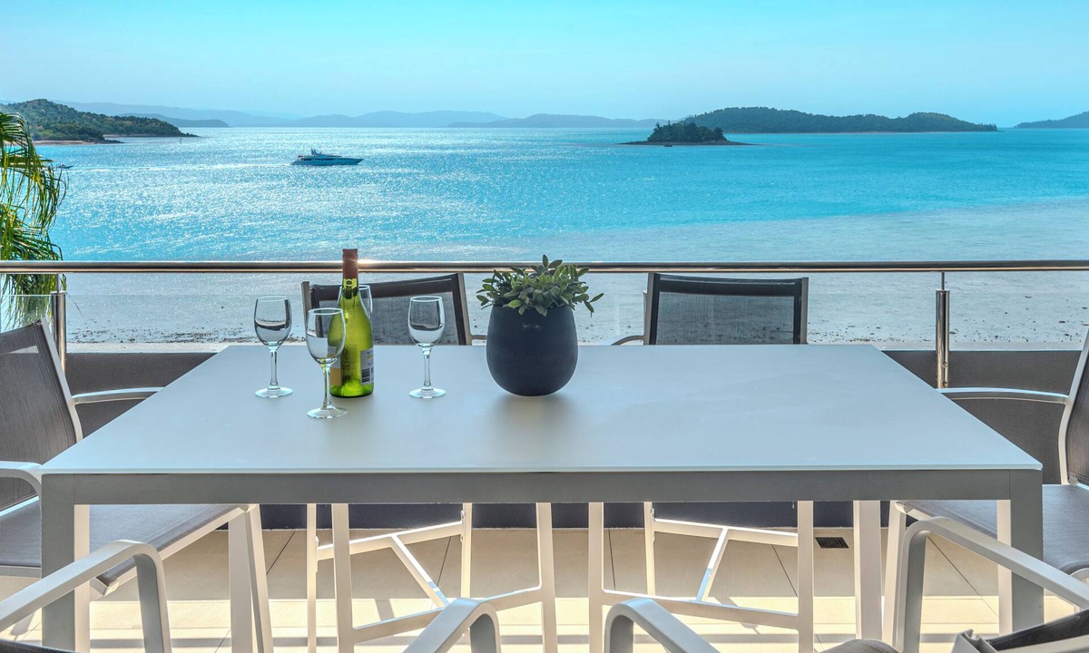 Hamilton Island Villa | Edge 12 Hamilton Island - absolute oceanfront with golf buggy