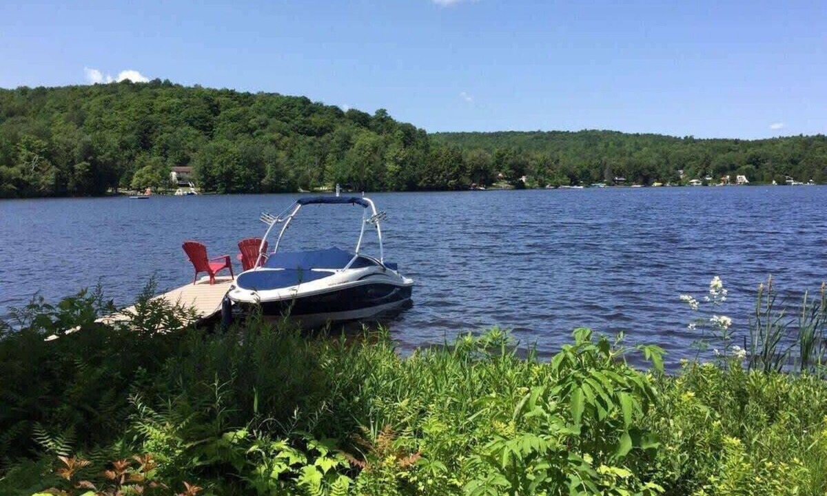 Stanstead Township Ski Chalet | Edge of Lake Lac Lovering - Spa - Leïlo