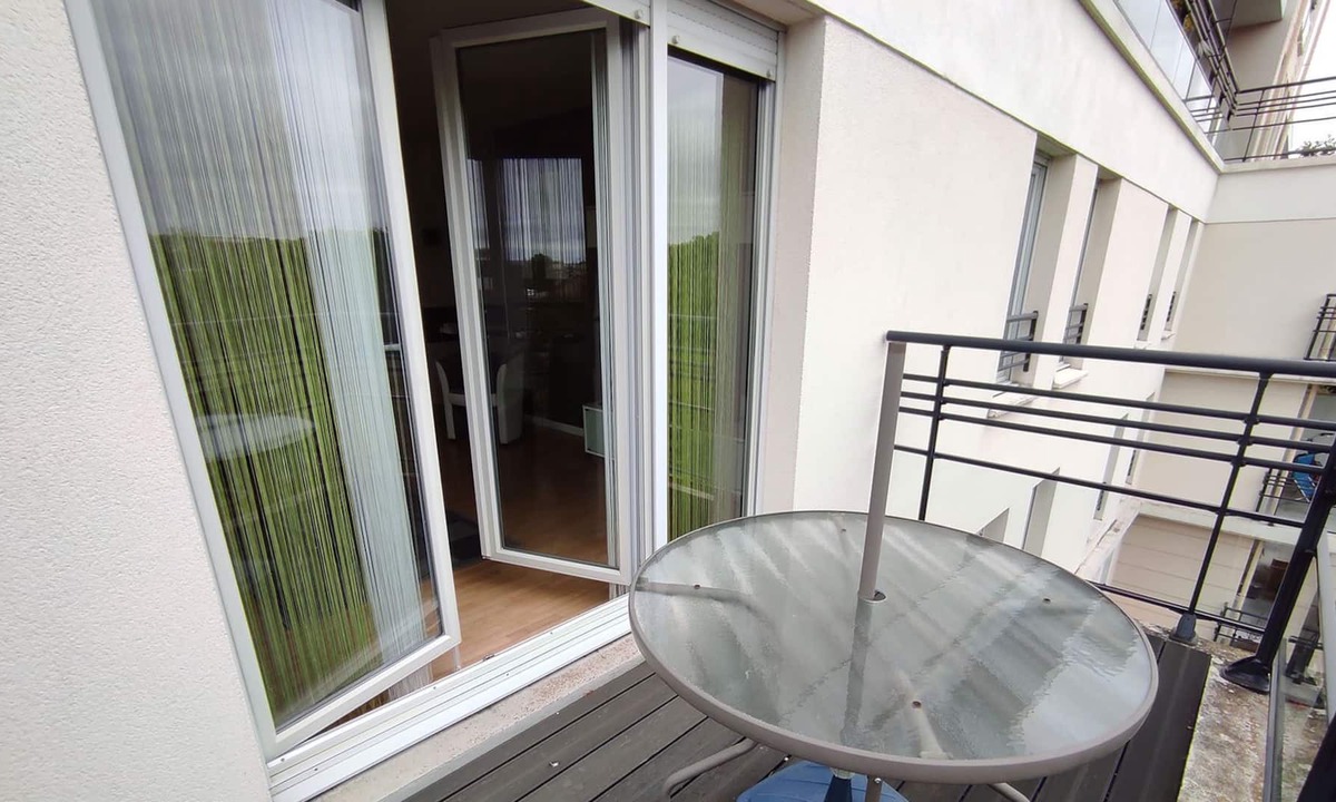 Carrieres-sous-Poissy Apartment | Edge of the Seine