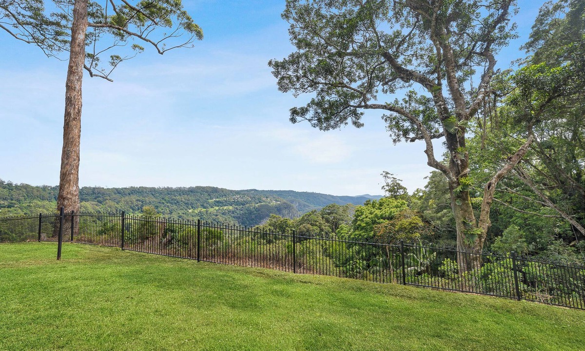 Mount Tamborine Villa | Edges by St Benards Hotel