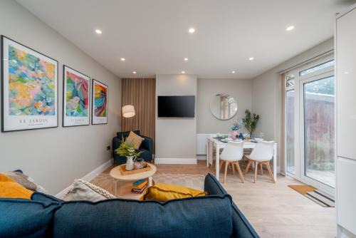 Burnt Oak House | Edgeware Home 4 Bedroom House-Free Parking