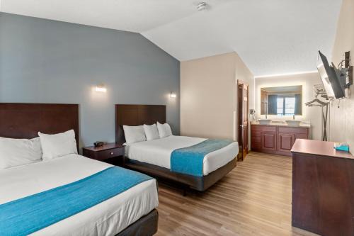 Put-in-Bay Hotel | Edgewater Hotel and Suites