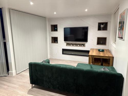 Finchley Church End Apartment | Edgewood Mews