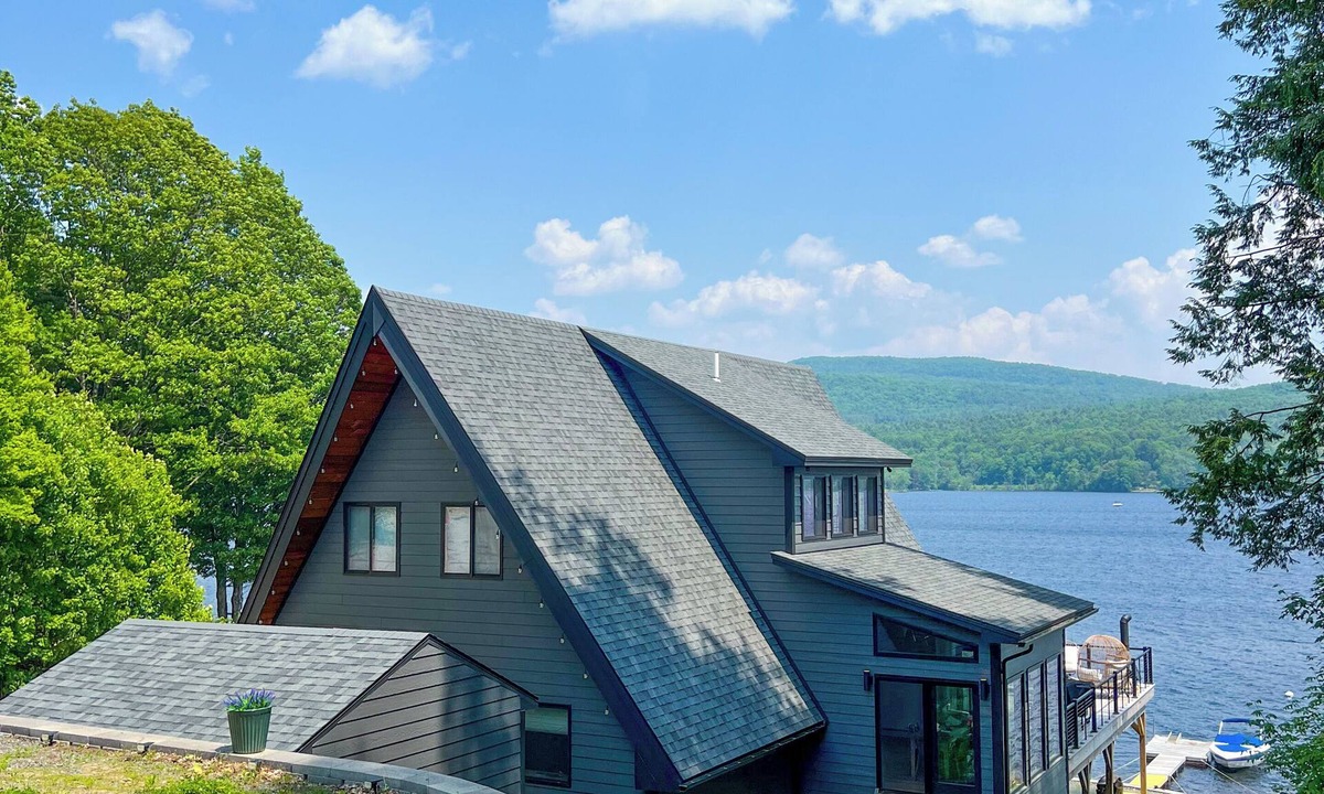 Northville House | Edinburg A-Frame, Lakefront Escape, Cozy Fires, Kayaks & Spring Sunsets, Decks