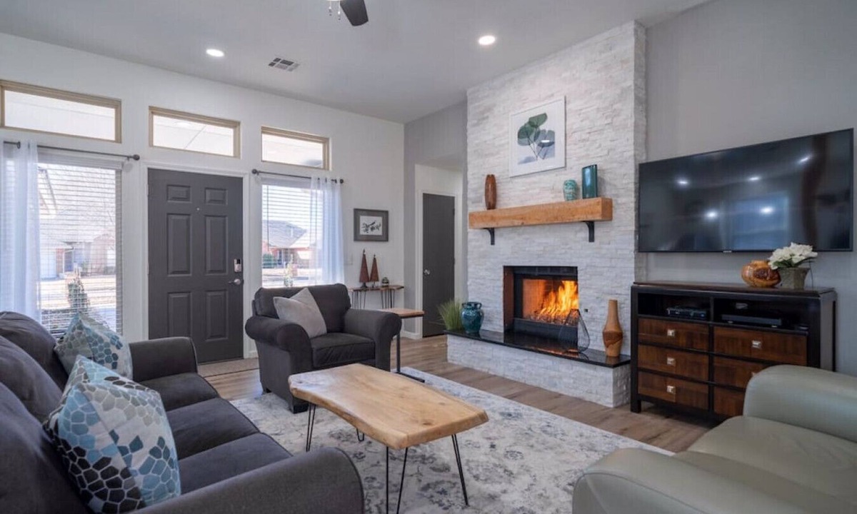 Edmond House | Edmond 3BR w/King Beds + EV Charger + Pet Friendly