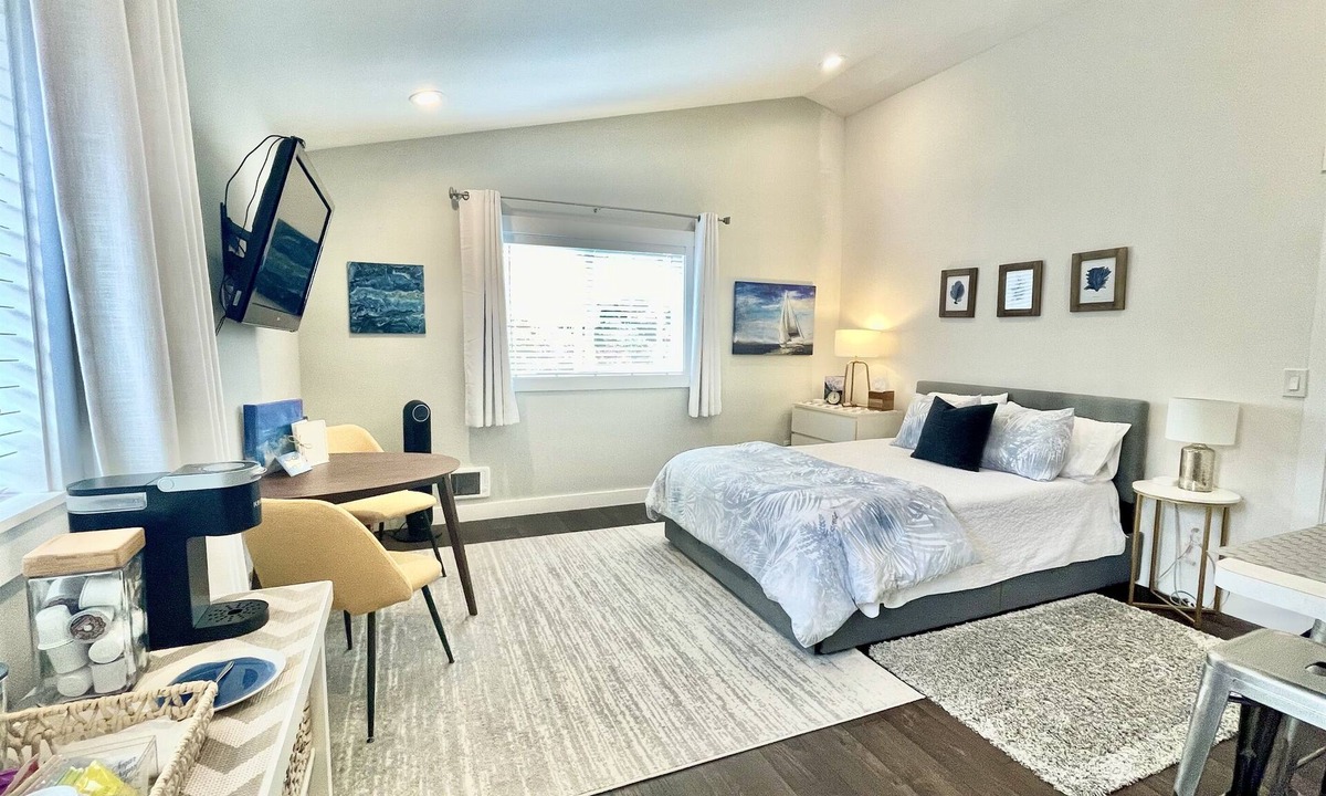 The Bowl of Edmonds Apartment | Edmonds Seaside Studio | Walk to Town and Train