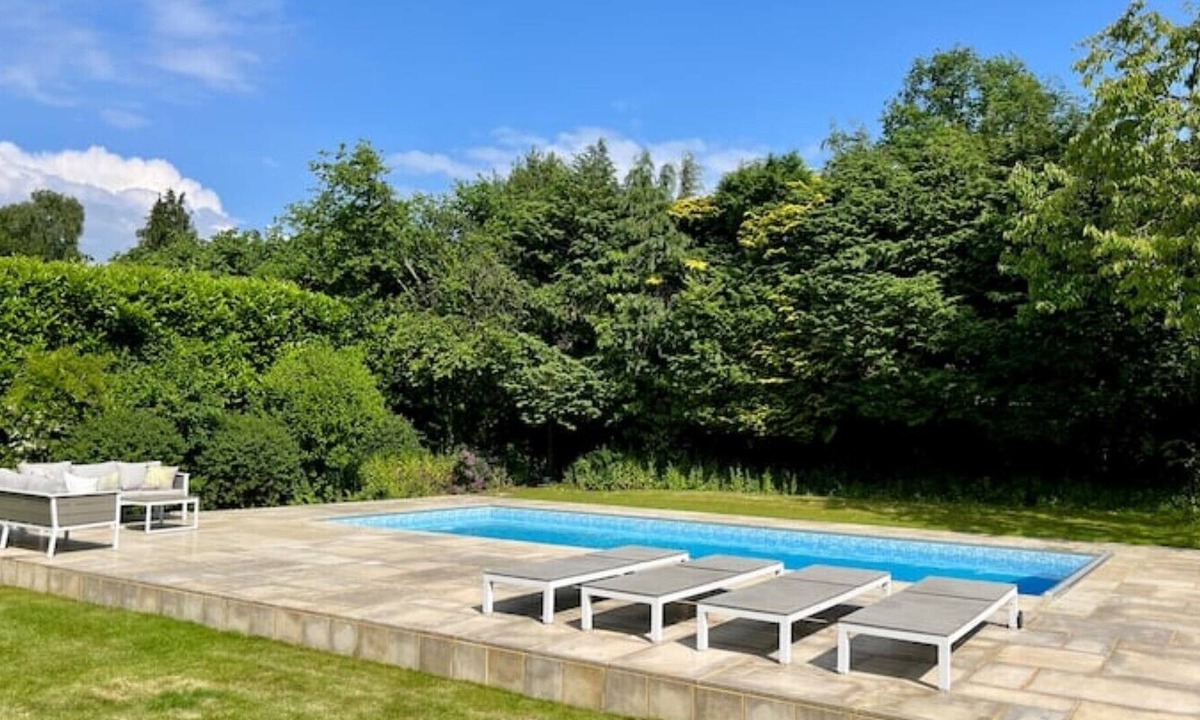 Farnham Villa | Edwardian villa with heated pool
