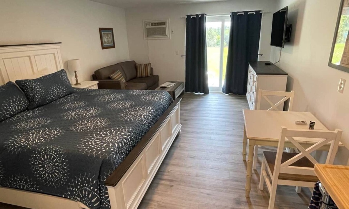 Wolfeboro Apartment | Efficiency 2-Piping Rock Resort