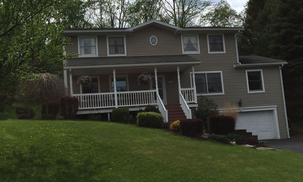 Dryden Apartment | Efficiency Apt between Cornell, SUNY Cortland -Handicap Accessible