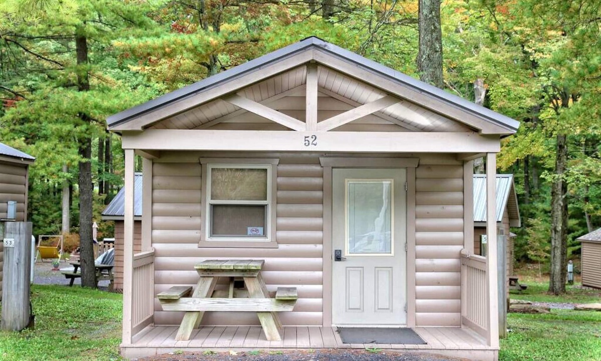 Centre Hall Cabin | Efficiency Cabin 46