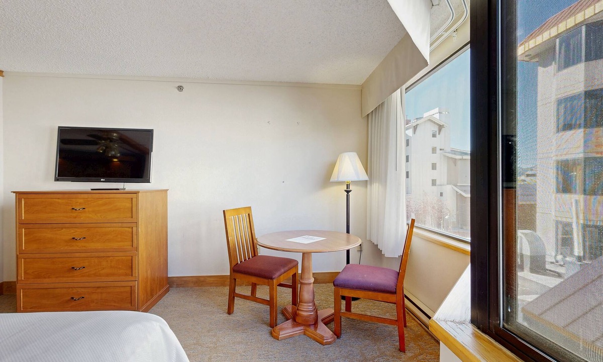 Mount Crested Butte Apartment | Efficient Mountain Escape W/Murphy Bed, Shared Pool, Slope Access & Kitchenette