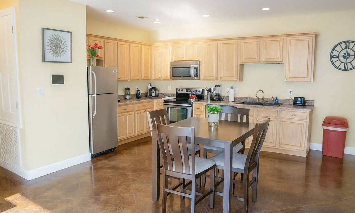 Kreole Apartment | Effortless Living, 3BR 2BA, Kitchen, Laundry