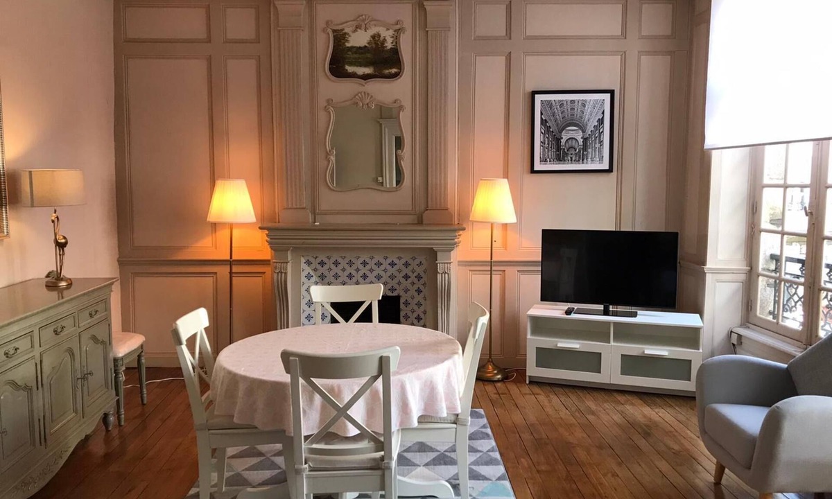 Dinan Apartment | EGLANTINE