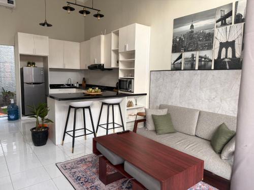 Kalipuro Villa | eHouse