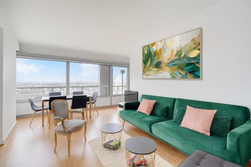 Quartier de Javel Apartment | Eiffel Tower Grand Appartement 3 Chambres Panoramique Paris Vue with Parking