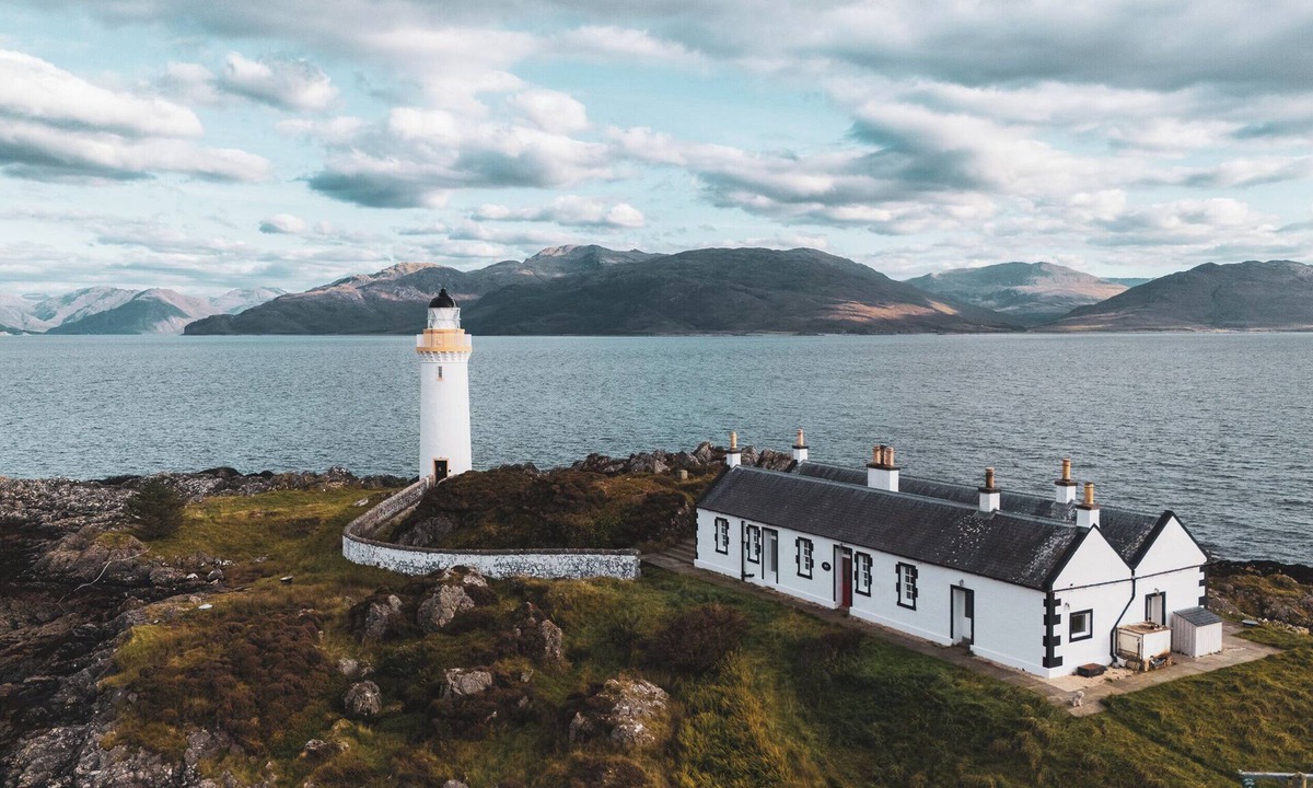 Breakish Cottage | Eilean Sionnach Lighthouse Cottage
