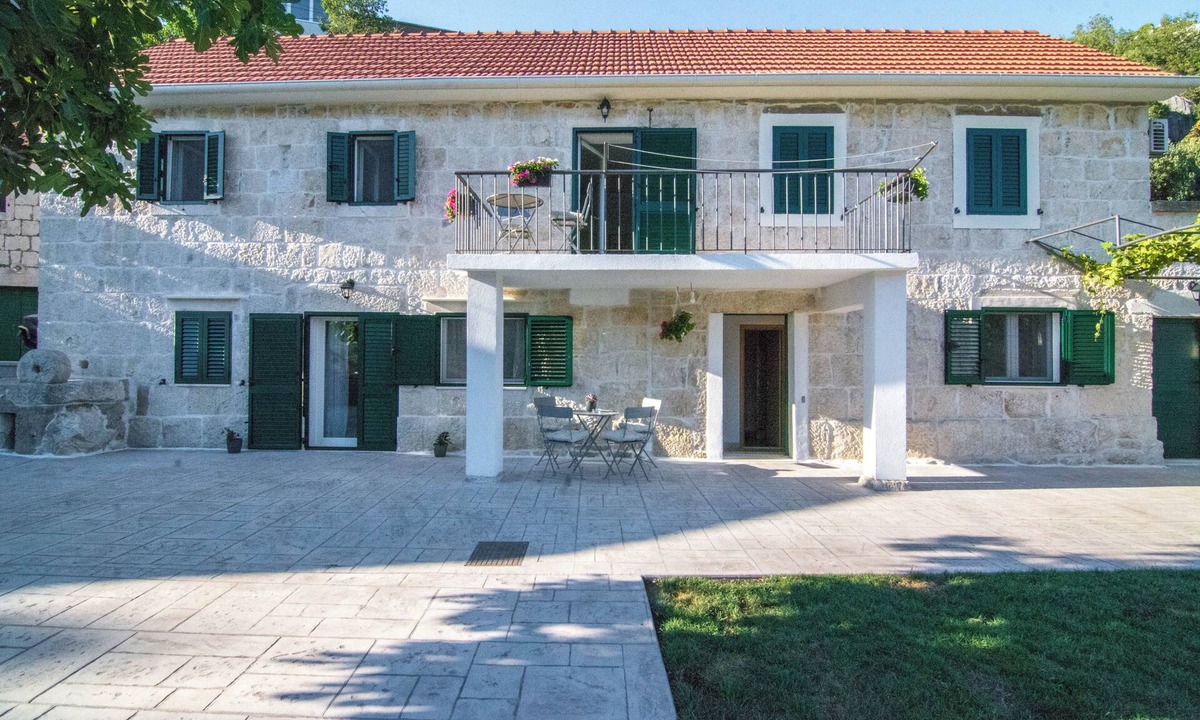 Kucice House | Ein Romantisches Natursteinhaus mit Pool in Dalmatien