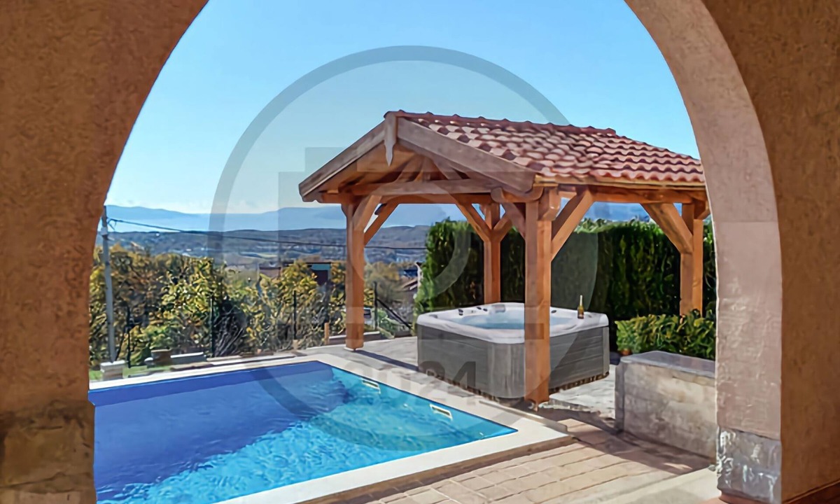 Marcelji Villa | Ein Wunderschönes Haus mit Pool und Whirlpool für 10 Personen