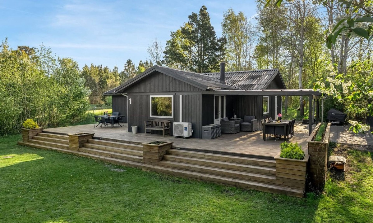 Hou House | "Eine" - from the sea by Interhome