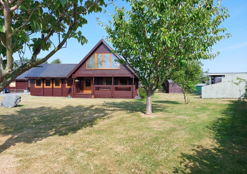 Menai Bridge House | Eirianfa